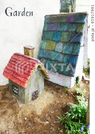 風景建物写真 こびとの家のオブジェ レストランのお庭のノームの家 風景建物写真 こびとの家のオブジェ レストランのお庭のノームの家 65917991
