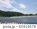 青空と川原と山 65919576