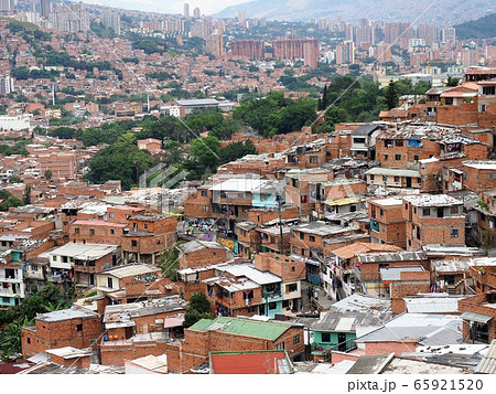 ＜コロンビア＞　コムナ１３からの風景 65921520