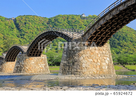 【山口県】深緑の岩国城と錦帯橋 65924672