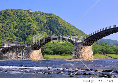 【山口県】深緑の岩国城と錦帯橋 65924691