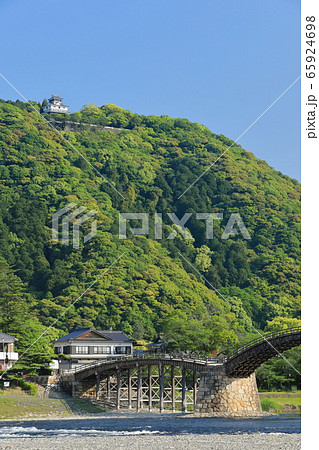【山口県】深緑の岩国城と錦帯橋 65924698