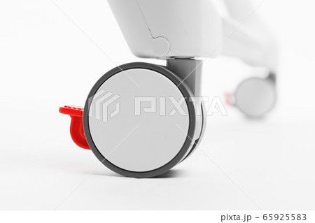 high chair plastic wheel with brake, close-up view 65925583