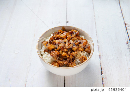 焼肉丼 滷肉飯 魯肉飯 65926404