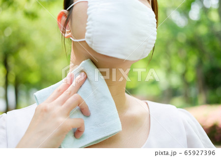 マスク　暑い 65927396