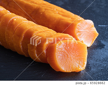 大根の漬物。たくあんの麦みそ漬け。 大根の漬物。たくあんの麦みそ漬け。 65928662