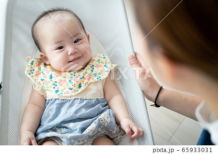 赤ちゃん　新生児　乳幼児 65933031