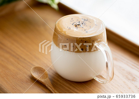 ダルゴナコーヒー ダルゴナコーヒー 65933736