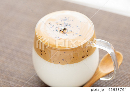 ダルゴナコーヒー ダルゴナコーヒー 65933764