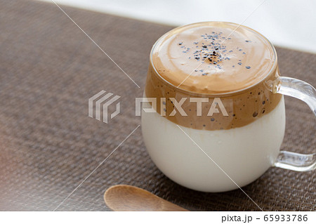 ダルゴナコーヒー ダルゴナコーヒー 65933786