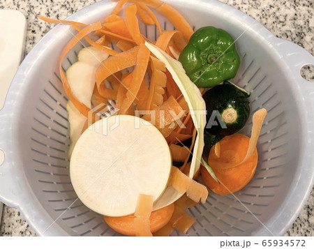 スープの出汁に使うと美味しいクズ野菜 65934572