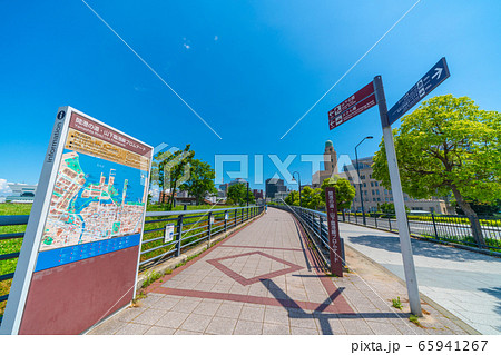 日本の横浜都市景観 開港の道・山下臨港線プロムナードなどを望む 日本の横浜都市景観 開港の道・山下臨港線プロムナードなどを望む 65941267