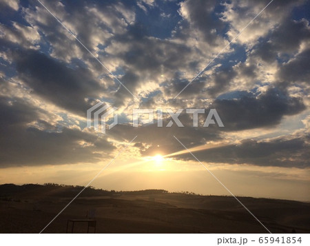 夕陽が沈む景色 夕陽が沈む景色 65941854