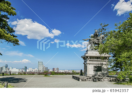 仙台市全景　青葉城　伊達政宗騎馬像 65942357
