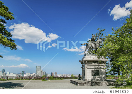 仙台市全景 青葉城 伊達政宗騎馬像 仙台市全景 青葉城 伊達政宗騎馬像 65942359