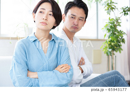 夫婦 カップル 喧嘩 怒り 夫婦 カップル 喧嘩 怒り 65943177