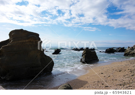 白浜の屏風岩(千葉県南房総市) 白浜の屏風岩(千葉県南房総市) 65943621