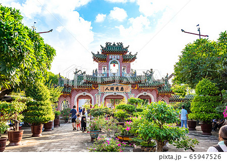 福建会館の中門 ベトナム ホイアン 65947526