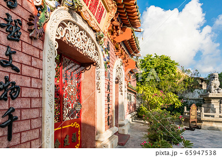 福建会館の中門 ベトナム ホイアン 65947538