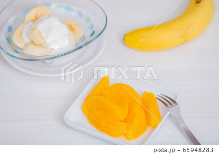 バナナ　オレンジ　フルーツ　イメージ 65948283