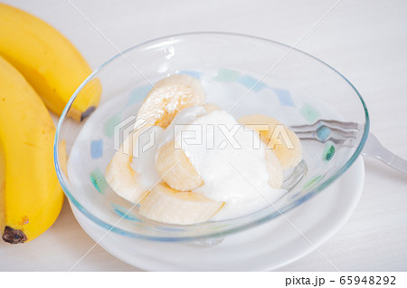バナナ　フルーツ　イメージ 65948292
