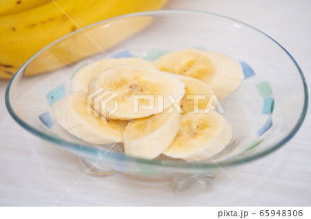 バナナ　フルーツ　イメージ 65948306