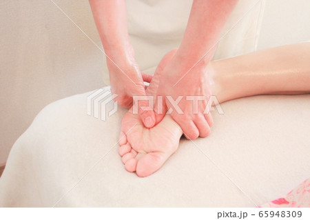 足裏マッサージ 65948309