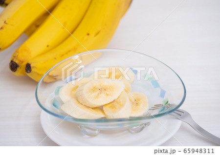 バナナ　フルーツ　イメージ 65948311