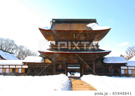 外側から見た瑞龍寺の「山門」(富山県高岡市関本町35) 外側から見た瑞龍寺の「山門」(富山県高岡市関本町35) 65948841