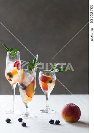 ネクターとブルーベリーのミネラルウォーター 65952739