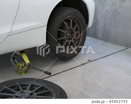 タイヤ交換 65952755