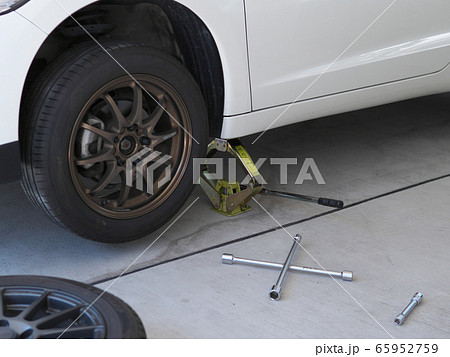 タイヤ交換 65952759