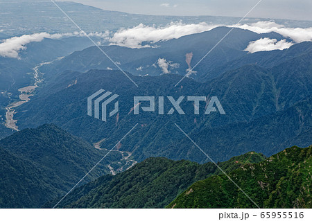 剣岳から見る早月小屋と番場島・日本海の眺め 剣岳から見る早月小屋と番場島・日本海の眺め 65955516