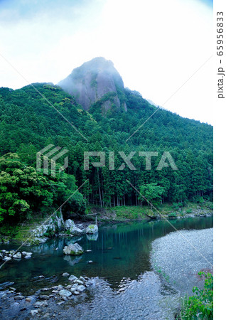 古座川の天柱岩 65956833