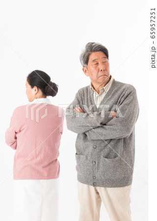 シニア夫婦　ライフスタイル　離婚 65957251