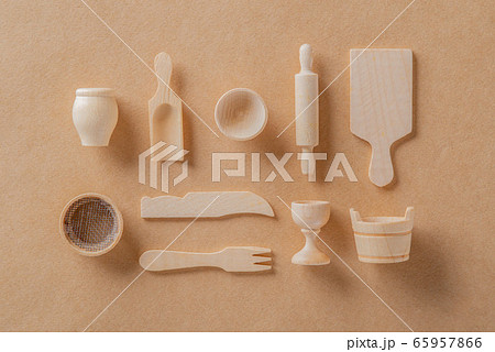 木製のヨーロッパの調理道具ミニュチュア 65957866