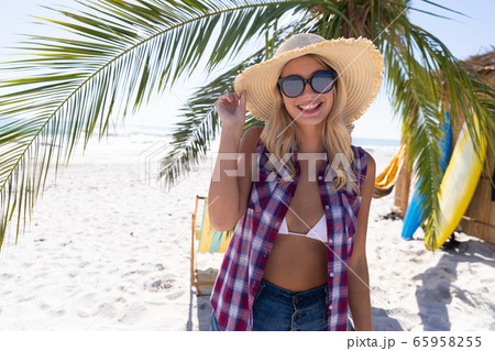 Caucasian woman enjoying time at the beach 65958255