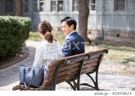 カジュアルビジネスの会社員 カジュアルビジネスの会社員 65959624