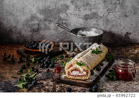 Sweet creamy roulade 65962722