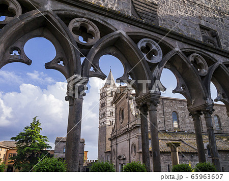 Viterbo, impressive view of Saint Lawrence romanesque cathedral from the Loggia of the Papal Palace, Lazio, central Italy Viterbo, impressive view of Saint Lawrence romanesque cathedral from the Loggia of the Papal Palace, Lazio, central Italy 65963607