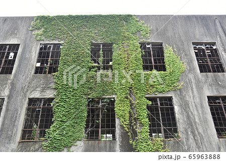 日本の広島県の大久野島の古くて美しい建物 65963888