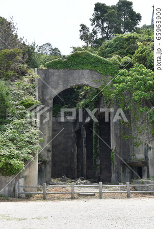 日本の広島県の大久野島の古くて美しい建物 65963900