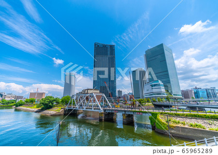 日本の横浜都市景観 変貌する横浜ベイエリア(ホテルやタワーマンション、横浜市役所など) 日本の横浜都市景観 変貌する横浜ベイエリア(ホテルやタワーマンション、横浜市役所など) 65965289