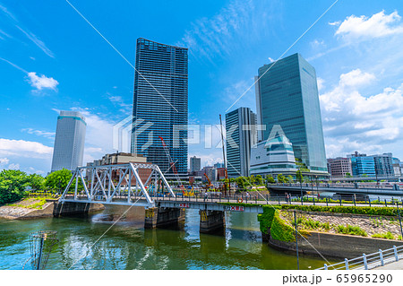 日本の横浜都市景観 変貌する横浜ベイエリア(ホテルやタワーマンション、横浜市役所など) 日本の横浜都市景観 変貌する横浜ベイエリア(ホテルやタワーマンション、横浜市役所など) 65965290