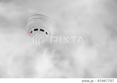 Smoke detector on ceiling 65967707