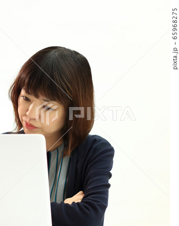 リモートで仕事をする女性 コピースペース有 65968275