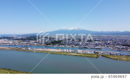 空から見た酒田港と鳥海山 空から見た酒田港と鳥海山 65969697