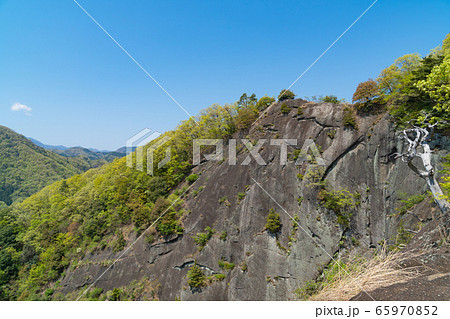 岩殿山の稚児落とし(大月市) 岩殿山の稚児落とし(大月市) 65970852