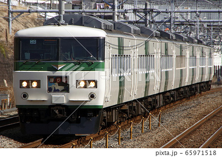 臨時特急踊り子：185系電車（7両編成）の写真素材 [65971518] - PIXTA