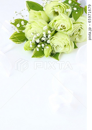 グリーンのトルコキキョウの花束の写真素材